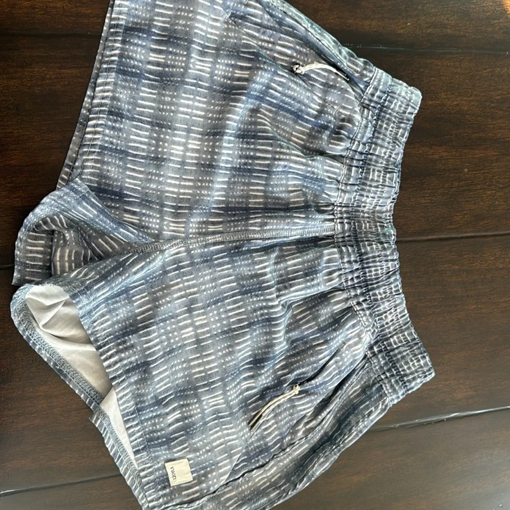 Vuori Blue Patterned Women's Shorts - Picture 2 of 2